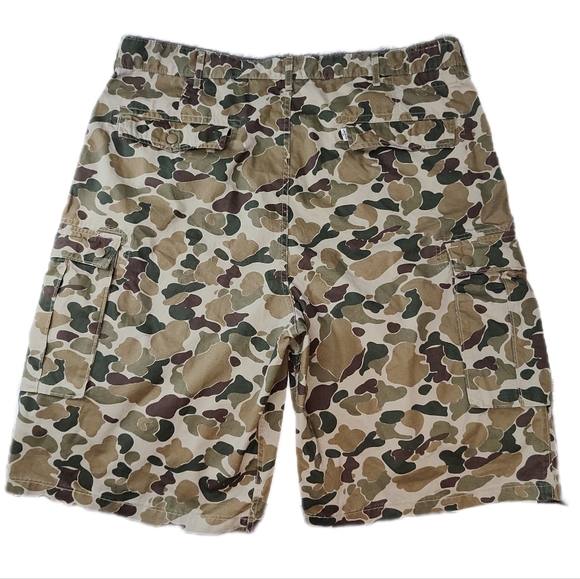 Levi Strauss & Co. Loose fit Camo Cargo Shorts. Size 40 - Picture 3 of 15